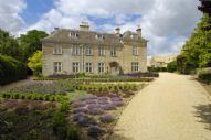Large Cotswolds Country House with Swimming Pool